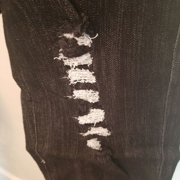 Bon.Jeans Premium Denim High Rise Cuffed Black Distressed Capri Jean's NWT - Picture 6 of 13